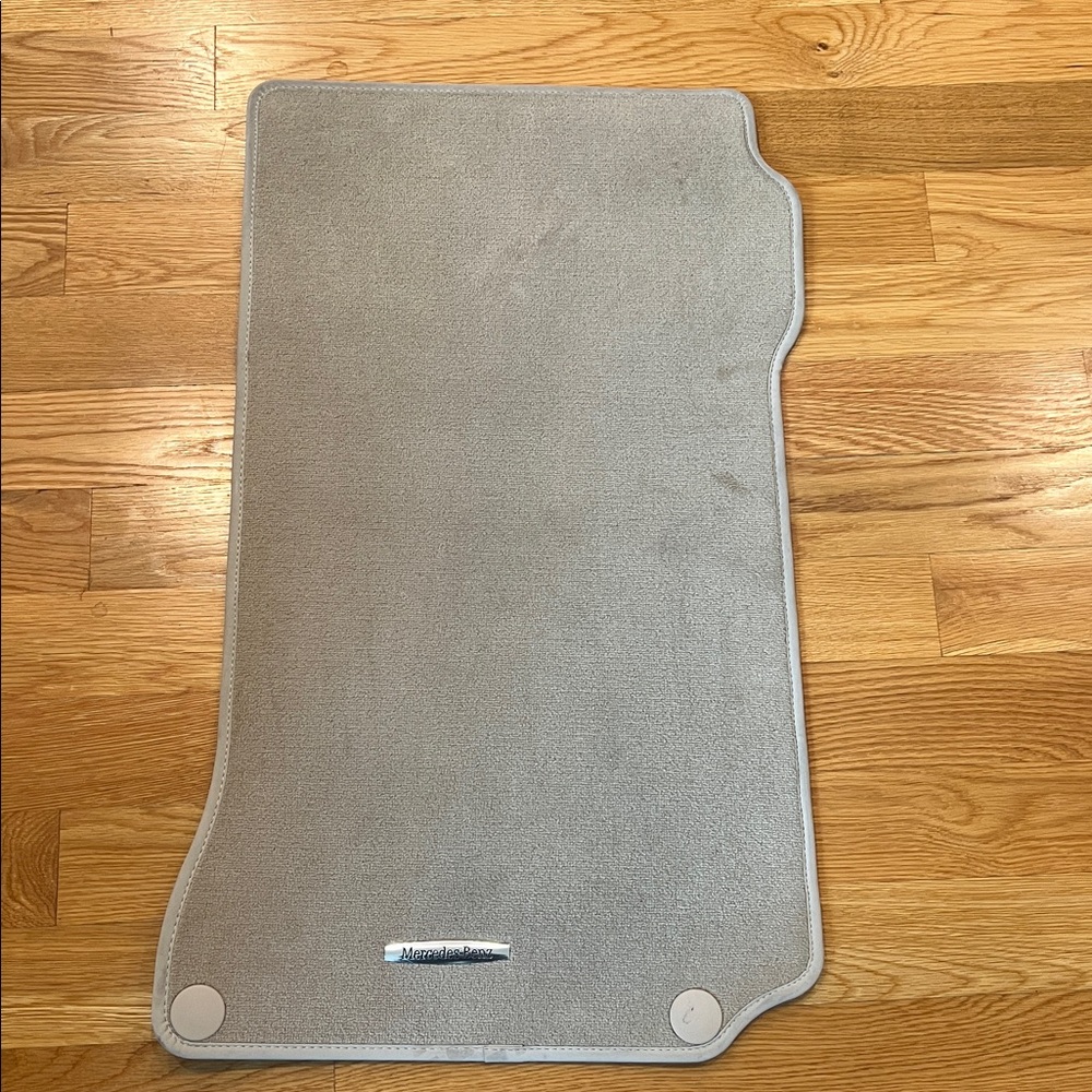 Tan Car Floor Mats. New only 3 pieces as you see on the pictures. No used - Picture 8 of 9